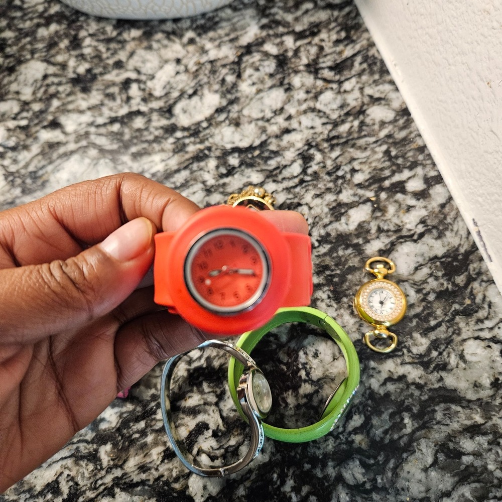Junk Drawer Jewelry Watches 6 total As Is - Picture 8 of 9